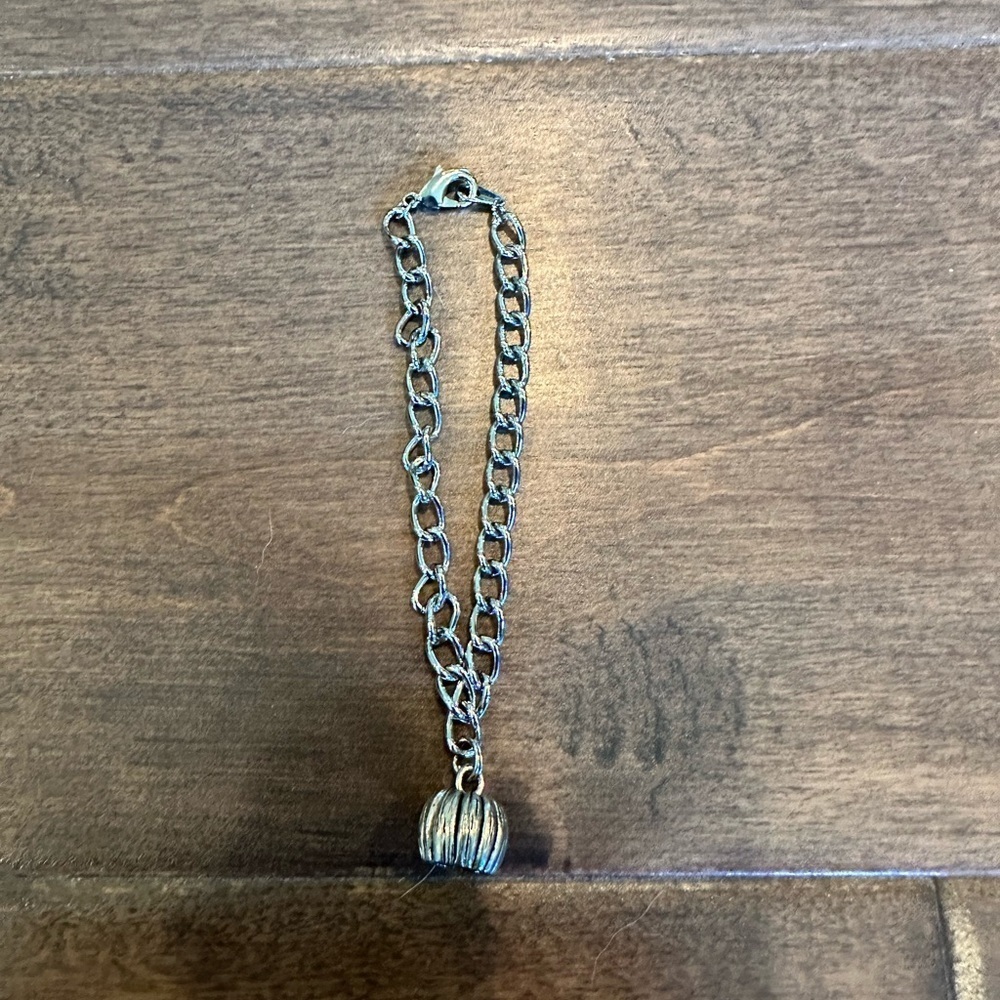 Pumpkin silver tone bracelet - Picture 4 of 5